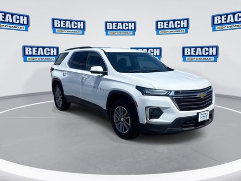 Used 2023 Chevrolet Traverse LT FWD image 2