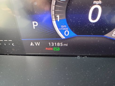 Used 2023 Volkswagen Taos SE w/ Panoramic Sunroof Package FWD image 31