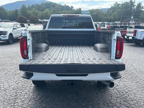 Used 2022 GMC Sierra 2500 AT4 w/ AT4 Preferred Package AWD/4WD image 7