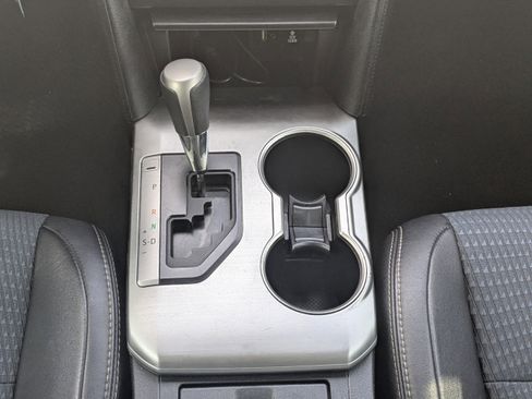 Used 2014 Toyota Camry L image 16