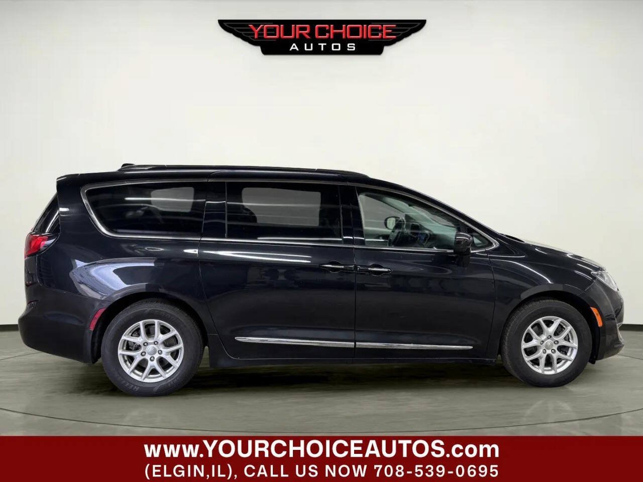 Used 2020 Chrysler Pacifica Touring-L FWD image 6