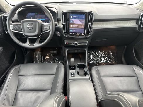 Certified 2025 Volvo XC40 B5 Core image 15