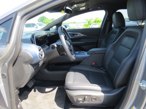 Used 2025 Chevrolet Equinox EV LT w/ Convenience Package FWD image 14