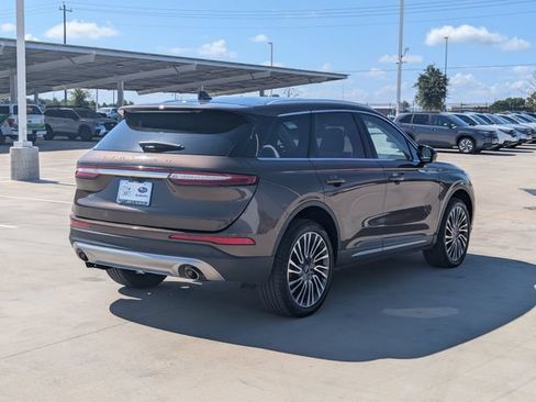 Used 2022 Lincoln Corsair Reserve AWD/4WD image 5
