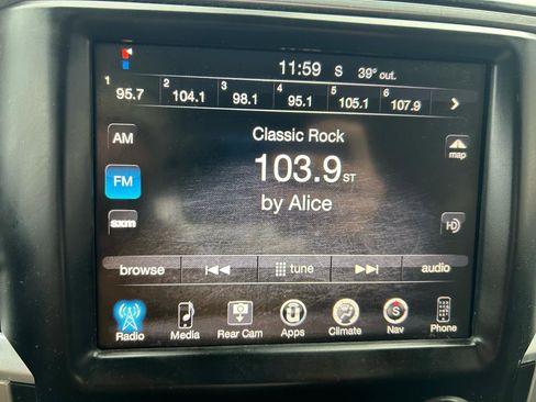 Used 2016 RAM 1500 Classic SLT w/ Luxury Group image 21