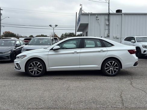 New 2026 Volkswagen Jetta SE image 7