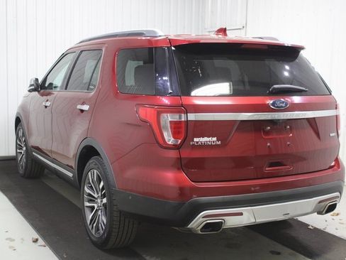 Used 2017 Ford Explorer Platinum image 4