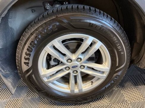 Used 2022 Ford Explorer XLT w/ Equipment Group 202A AWD/4WD image 49