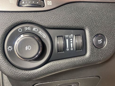 Used 2022 Jeep Cherokee Limited AWD/4WD image 20