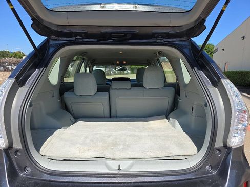 Used 2012 Toyota Prius V Three image 19