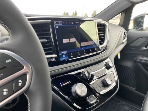 New 2026 Chrysler Pacifica Select image 23