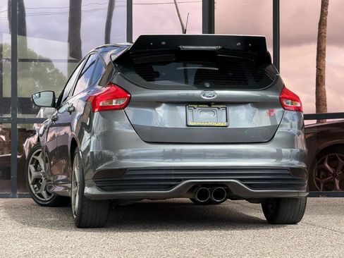 Used 2017 Ford Focus ST image 7