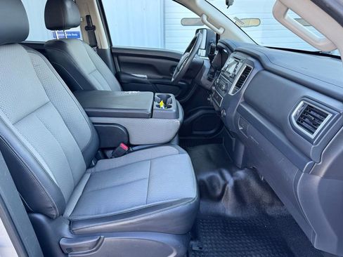 Used 2017 Nissan Titan S AWD/4WD image 22
