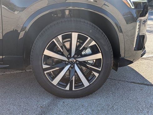 New 2026 Volvo XC90 B5 Core w/ Protection Package Premier image 12
