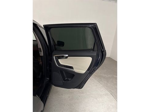 Used 2017 Volvo XC60 T6 Dynamic w/ Preferred Option Package image 17