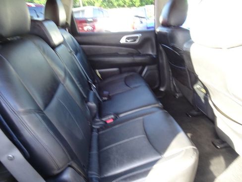 Used 2015 Nissan Pathfinder S image 16
