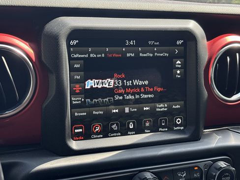 Used 2021 Jeep Wrangler Unlimited Rubicon AWD/4WD image 23