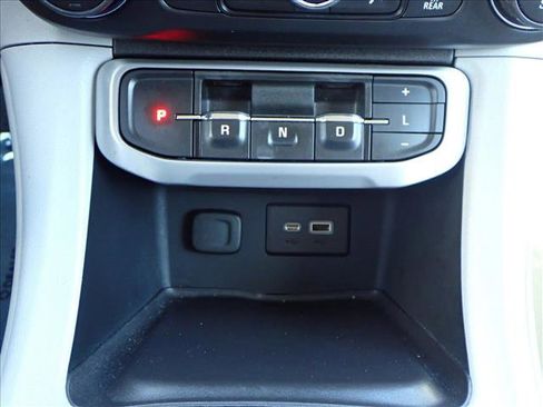 Used 2022 GMC Acadia SLE image 18