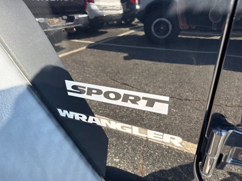 Used 2016 Jeep Wrangler Sport AWD/4WD image 8