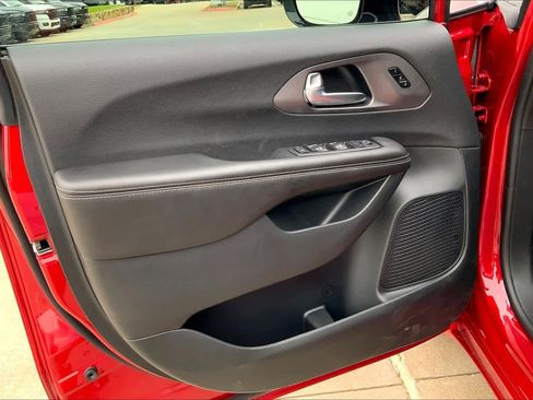 New 2026 Chrysler Pacifica Select image 10