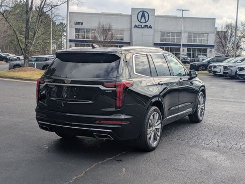 Used 2023 Cadillac XT6 Premium Luxury image 5