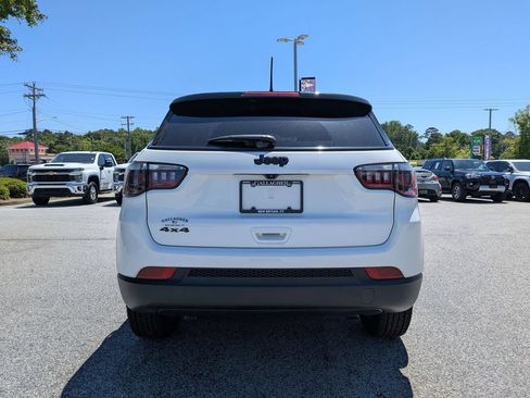 Used 2023 Jeep Compass Latitude w/ Convenience Group AWD/4WD image 7
