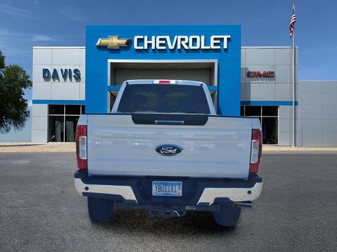 Used 2017 Ford F350 XLT w/ XLT Premium Package AWD/4WD image 4