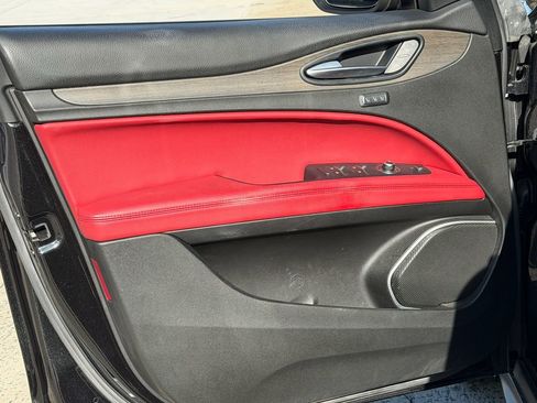 Used 2019 Alfa Romeo Stelvio Ti w/ Nero Edizione image 11