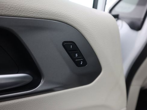 Used 2024 Chrysler Pacifica Touring-L image 37