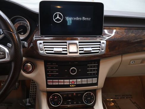 Used 2015 Mercedes-Benz CLS 550 4MATIC w/ Premium Package image 23