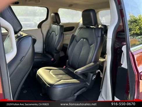 Used 2017 Chrysler Pacifica Touring-L FWD image 14