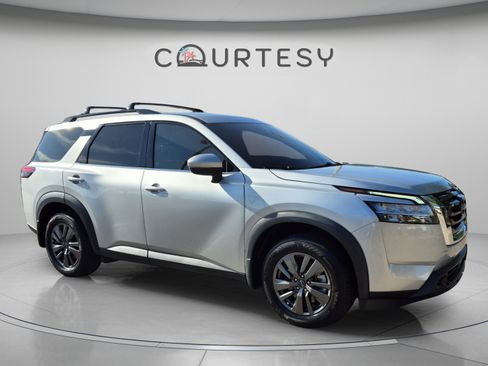 Certified 2022 Nissan Pathfinder SV FWD image 9