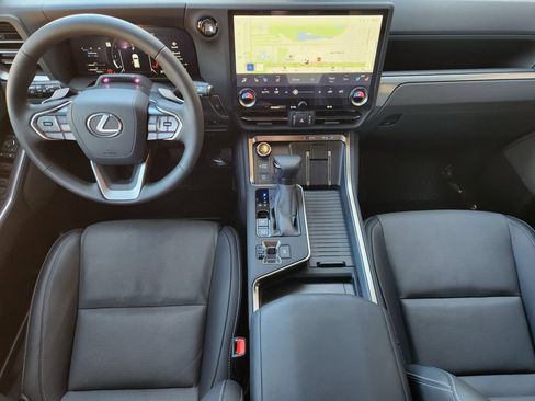 Used 2025 Lexus GX 550 w/ Accessory Package (2T) AWD/4WD image 25