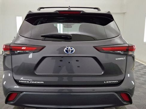 Used 2024 Toyota Highlander Limited image 3