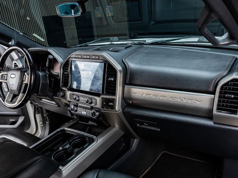 Used 2022 Ford F250 Platinum w/ FX4 Off-Road Package AWD/4WD image 18