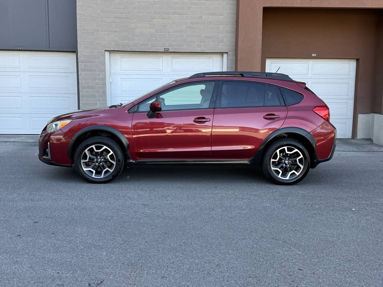 Used 2017 Subaru Crosstrek 2.0i Premium w/ Popular Package #2 AWD/4WD image 2