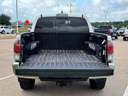 Used 2021 Toyota Tacoma TRD Off-Road AWD/4WD image 7