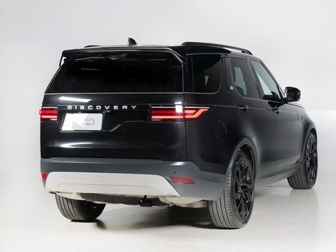 Used 2025 Land Rover Discovery S image 2