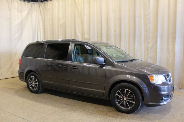 Used 2017 Dodge Grand Caravan SXT FWD image 2