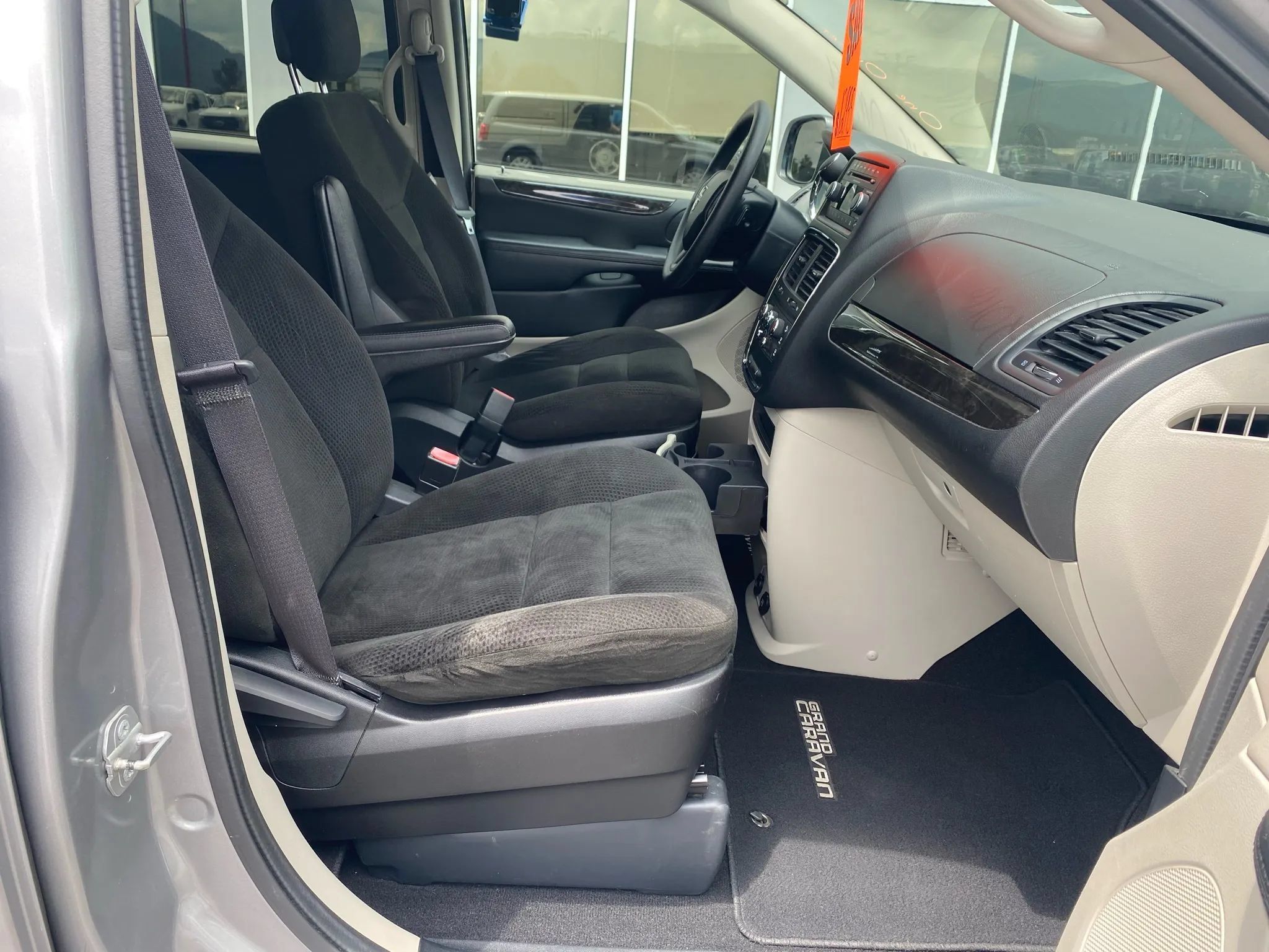 Used 2016 Dodge Grand Caravan SE w/ Quick Order Package 29E SE FWD image 19