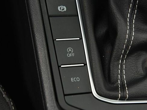 Used 2025 Volkswagen Jetta SE FWD image 18