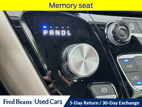 Used 2024 Chrysler Pacifica Touring-L FWD image 20