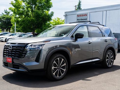 New 2026 Nissan Pathfinder Platinum w/ Cargo Package AWD/4WD image 3