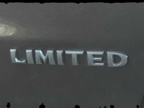 Used 2018 Jeep Grand Cherokee Limited w/ Trailer Tow Group IV image 29