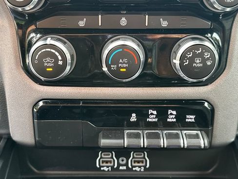 Used 2025 RAM 1500 Big Horn AWD/4WD image 32