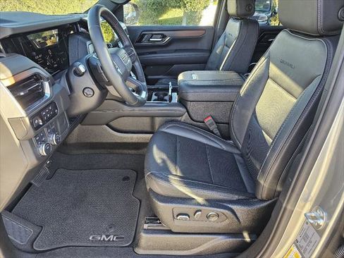 Used 2025 GMC Yukon XL Denali image 2