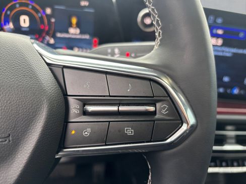 Used 2025 Chevrolet Traverse Z71 w/ Driver Confidence Package image 15