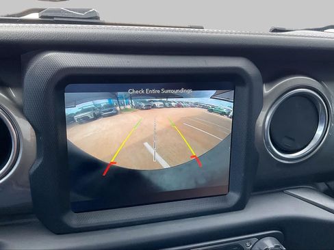Used 2019 Jeep Wrangler Unlimited Sahara w/ Uconnect 4C Nav & Sound Group AWD/4WD image 25