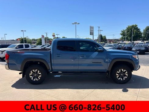 Used 2019 Toyota Tacoma TRD Off-Road AWD/4WD image 4