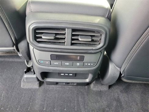 Certified 2024 Honda Pilot Touring image 12